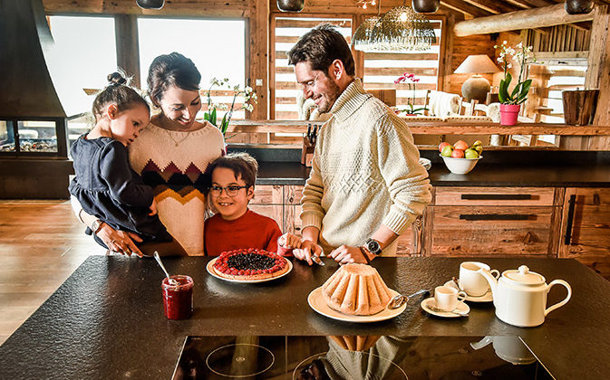 Famille dans un chalet - Annecy Mountains
